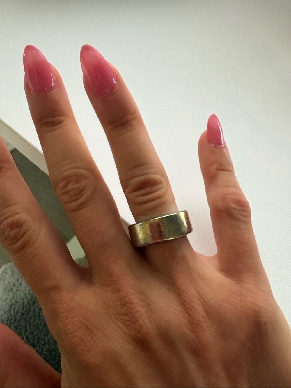 Oura Ring 4 - Gold size 6